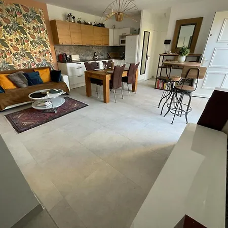 Holiday home Maison Avec Jardin Entre Et